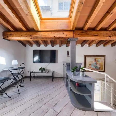 Pitti Design Apartment Florence
